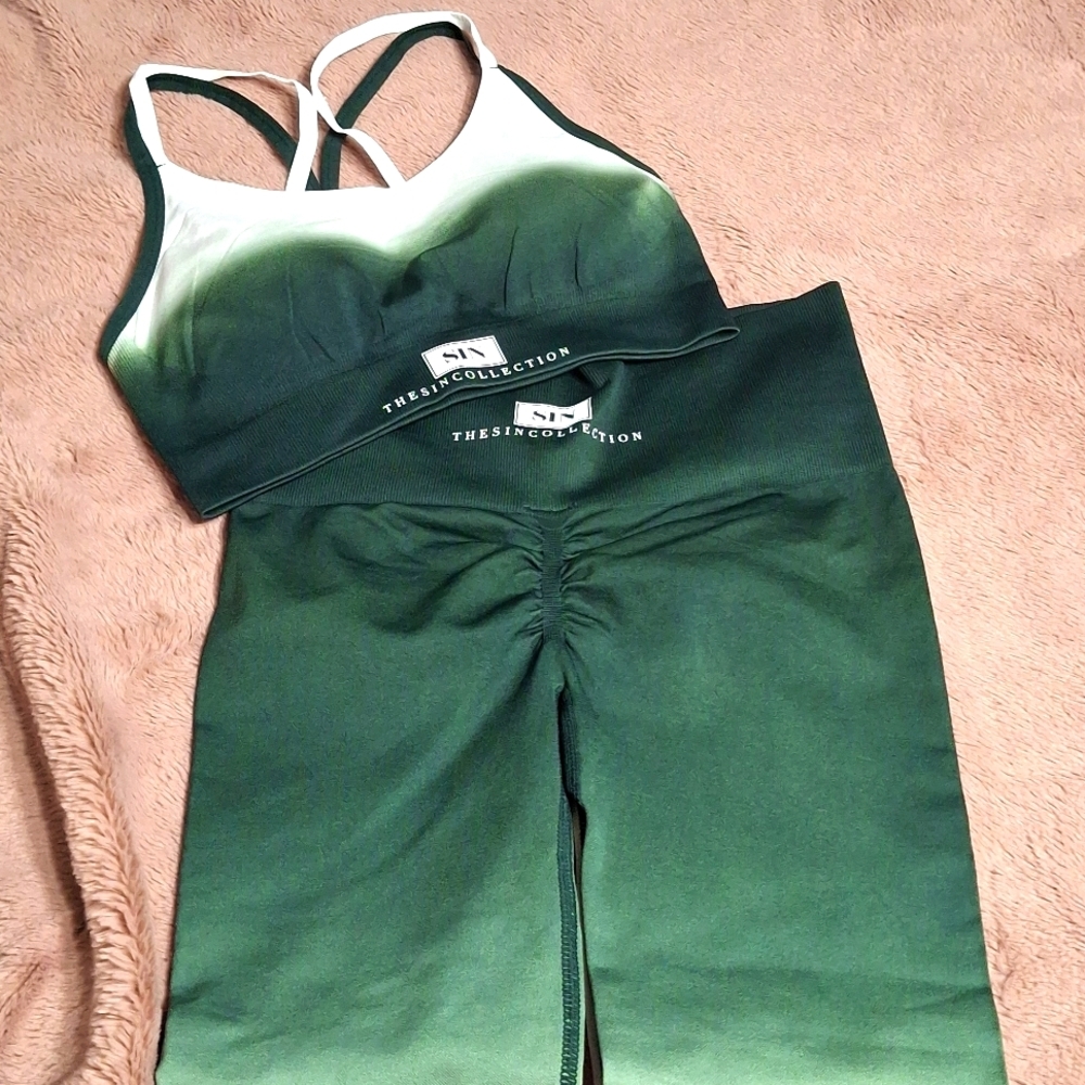 SIN Collection/ Green And White Activewear Set- W Sz Medium - Picture 4 of 7